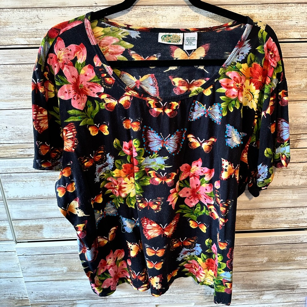 Tropical Escape Red and Black Relaxed Floral Blouse